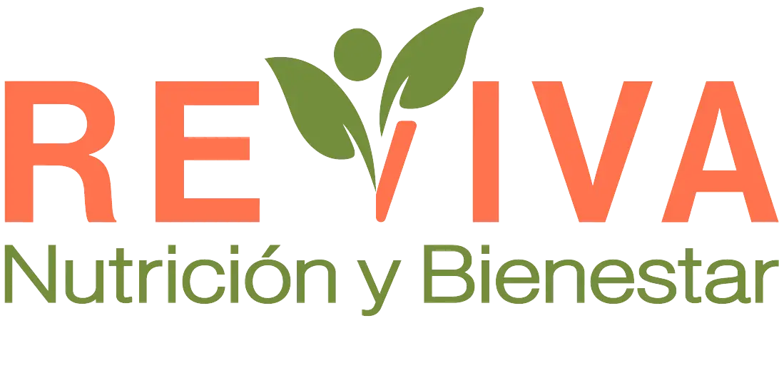 Logo oficial de Reviva; Nutricion y Bienestar. Podemos observar el nombre Reviva en letras grandes con acentos naturales rodeando la primera letra V; debajo del titulo, esta escrito "Nutricion y Bienestar" como subtitulo.